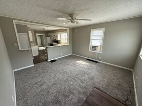 Building Photo - 3 Bed 1 Bath House located in Hoopeston, IL