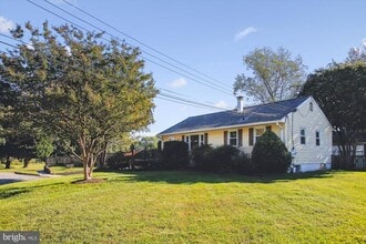 Building Photo - 2405 Phillips Dr