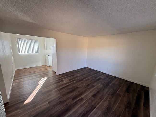 Building Photo - Downstairs One Bedroom Apartment - $150 Gift Card for Move In before Valentine's Day