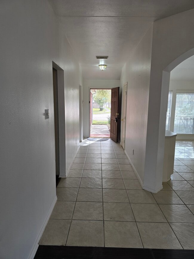 Building Photo - 2910 Plum Lake Dr