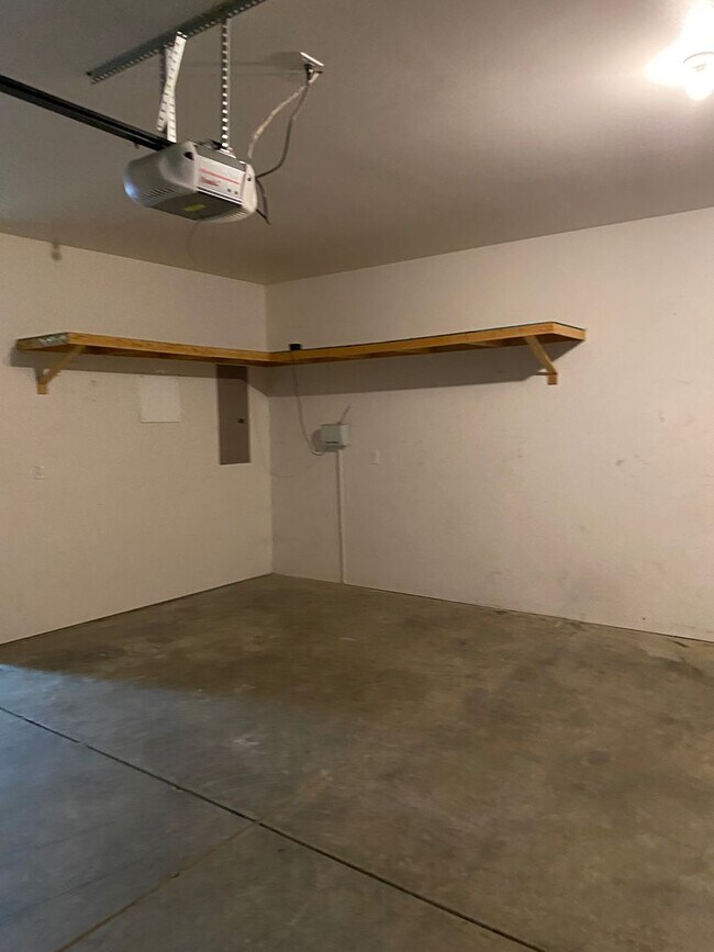 Building Photo - Moul309 (CWP)