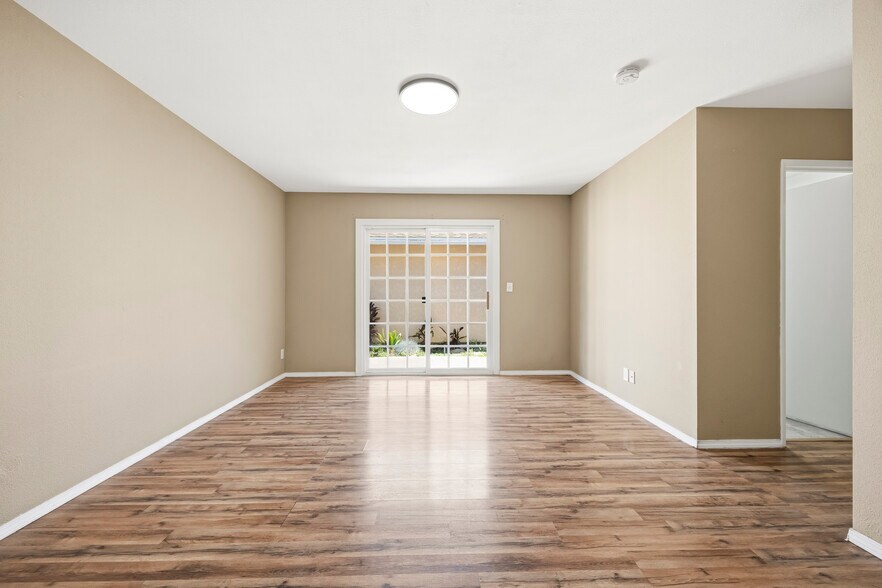 Building Photo - 2958 Rosette St