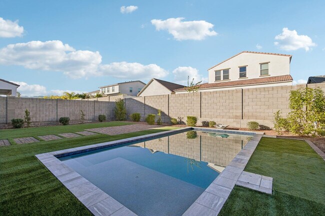 Building Photo - 19770 W Montecito Ave