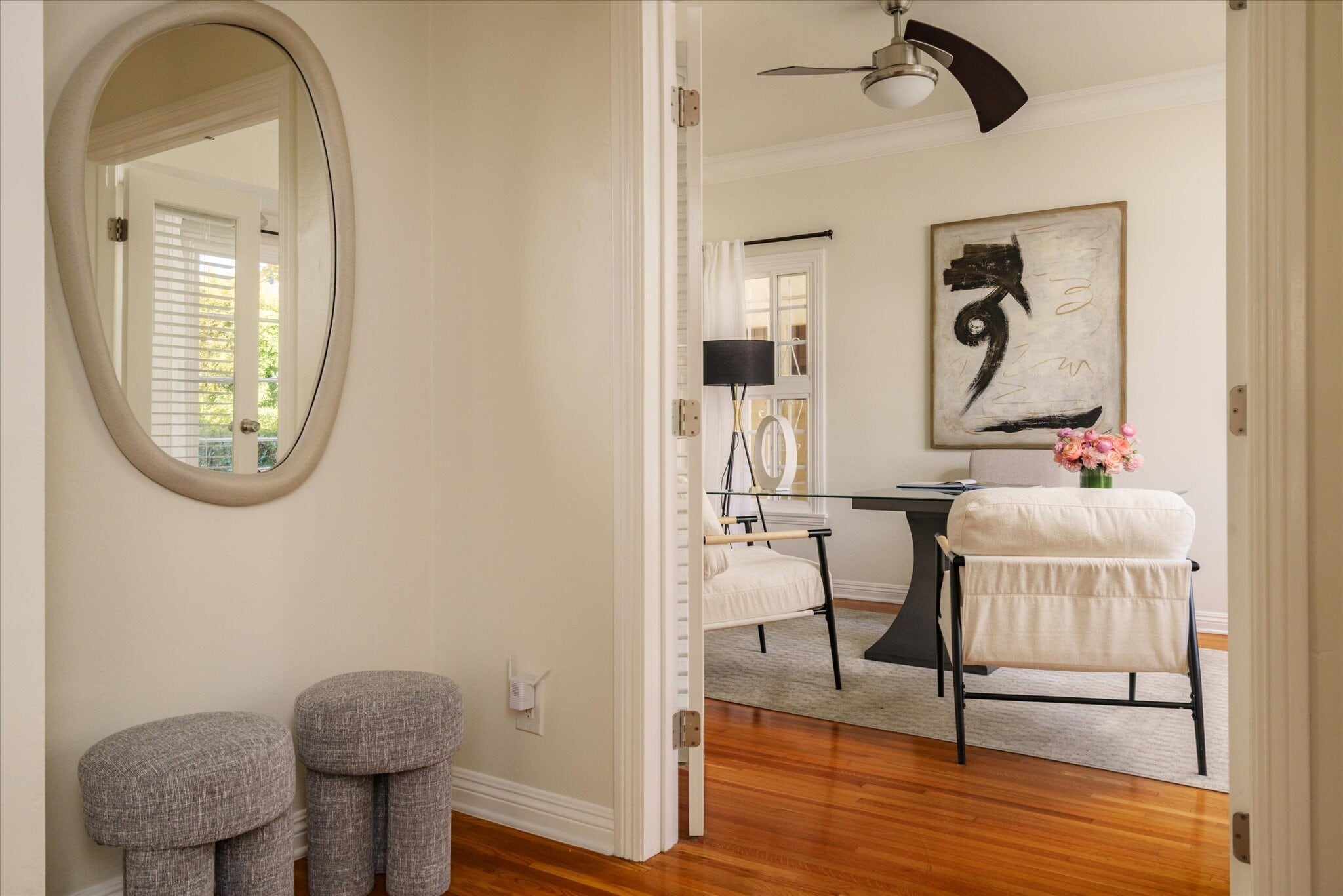 Formal entry toward front bedroom/ office - 215 S Poinsettia Pl