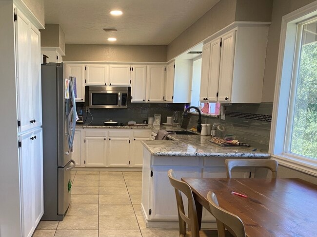 Building Photo - 3610 Scenic Dr