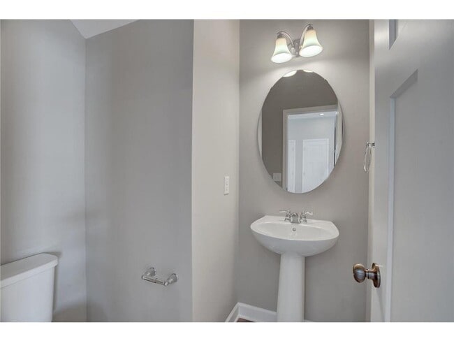 Building Photo - 855 Roselyn Dr