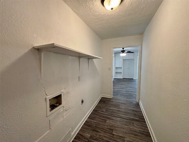 Building Photo - 7211 Orlando St