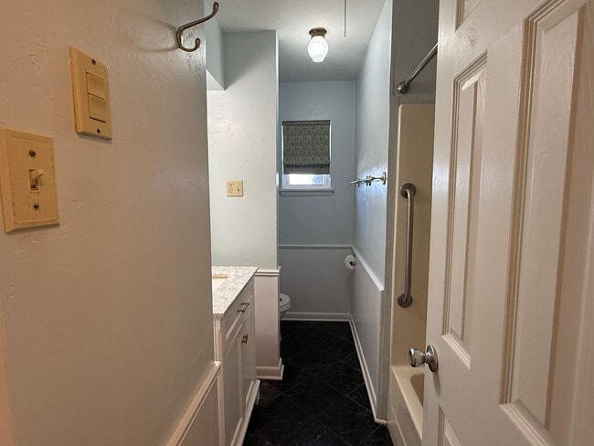 Building Photo - Wellston Property