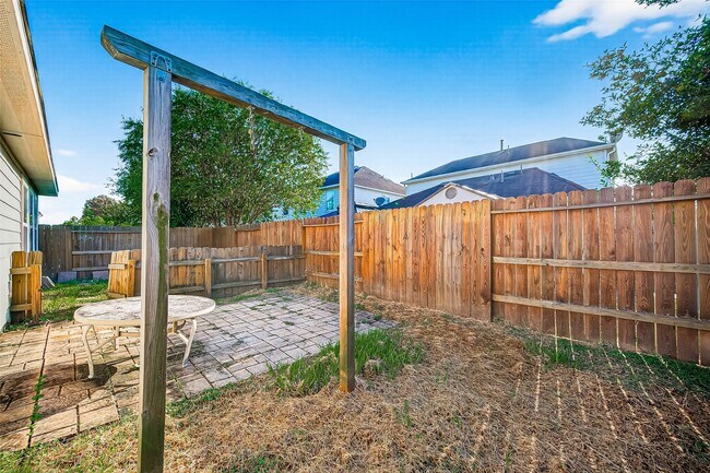 Building Photo - 3343 Apple Dale Dr