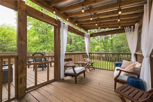 Building Photo - 365 S Howard St SE