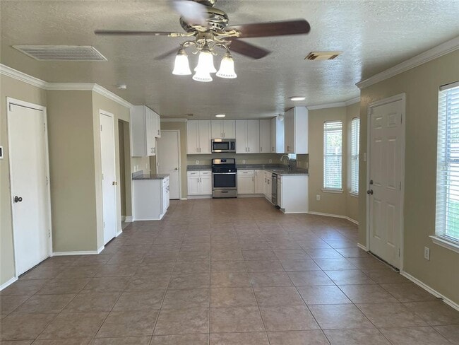 Building Photo - 16407 Split Willow Dr