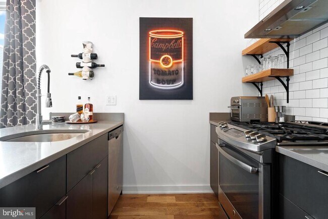 Building Photo - 1617 Hope St