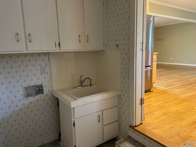 Building Photo - 612 Drummond Rd SW