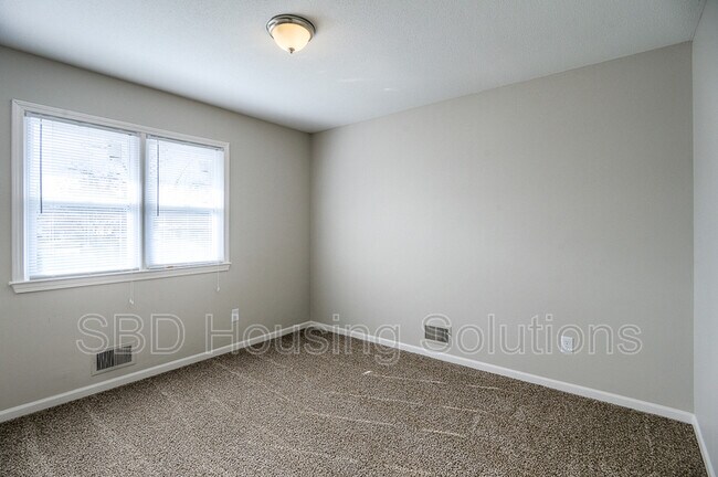 Building Photo - 16531 E Cogan Dr