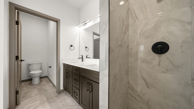 Building Photo - 367 Toms Cyn Dr