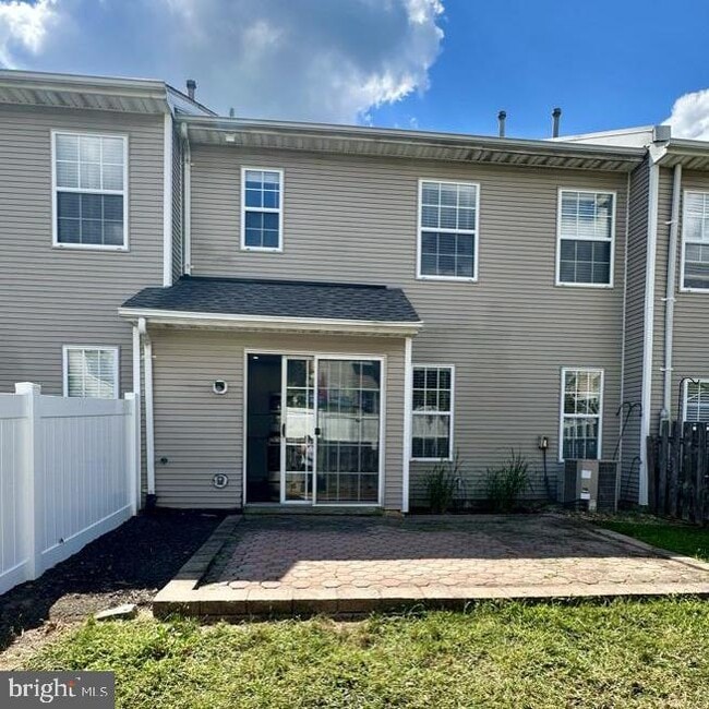 Building Photo - 22 Honey Locust Ln