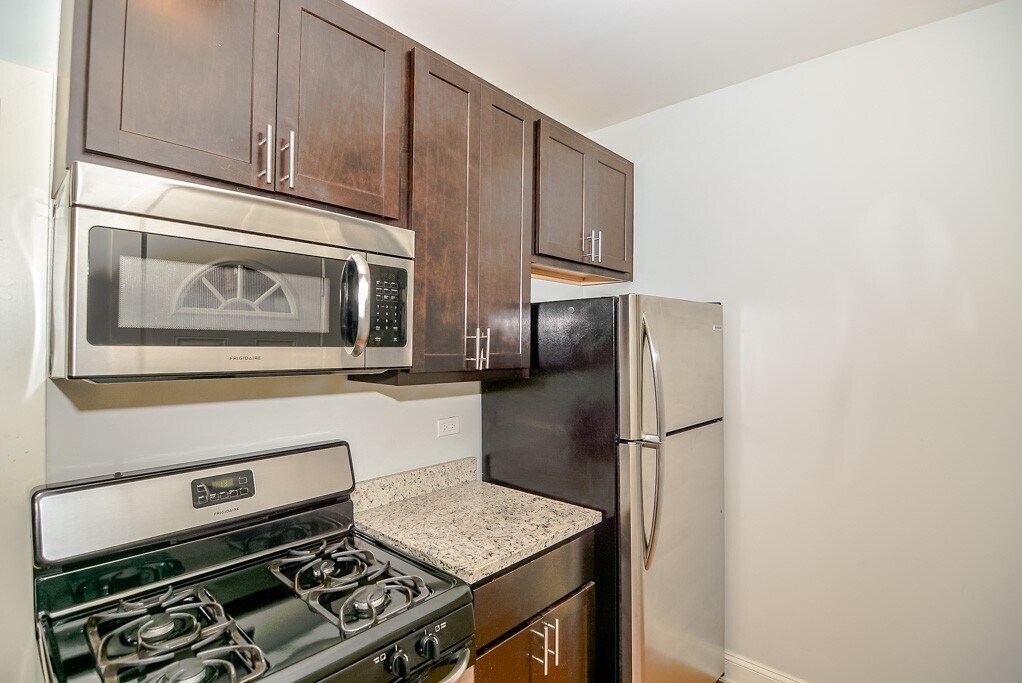 Building Photo - 4110 N Ashland Ave