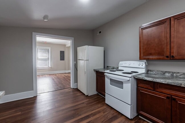Building Photo - Recently Renovated Three bedroom Home!