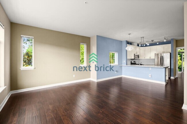 Building Photo - 3 Bed 2.5 Bath End Unit Townhome is Available for Rent!