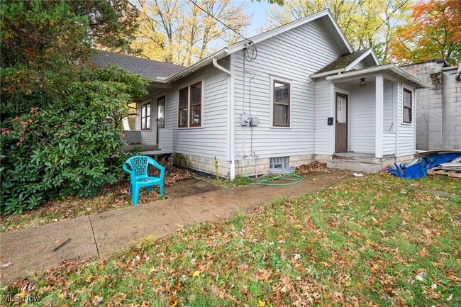 Primary Photo - 12 Bouquet Ave