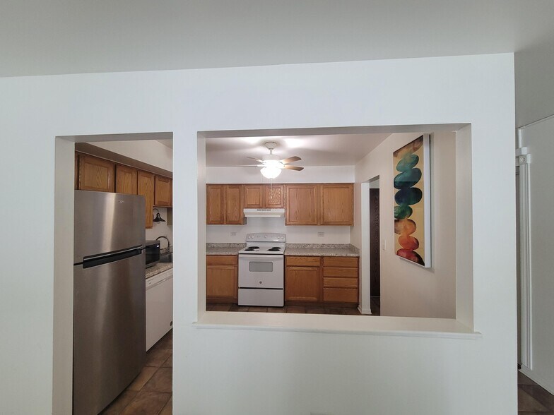 Building Photo - 2214 S Goebbert Rd