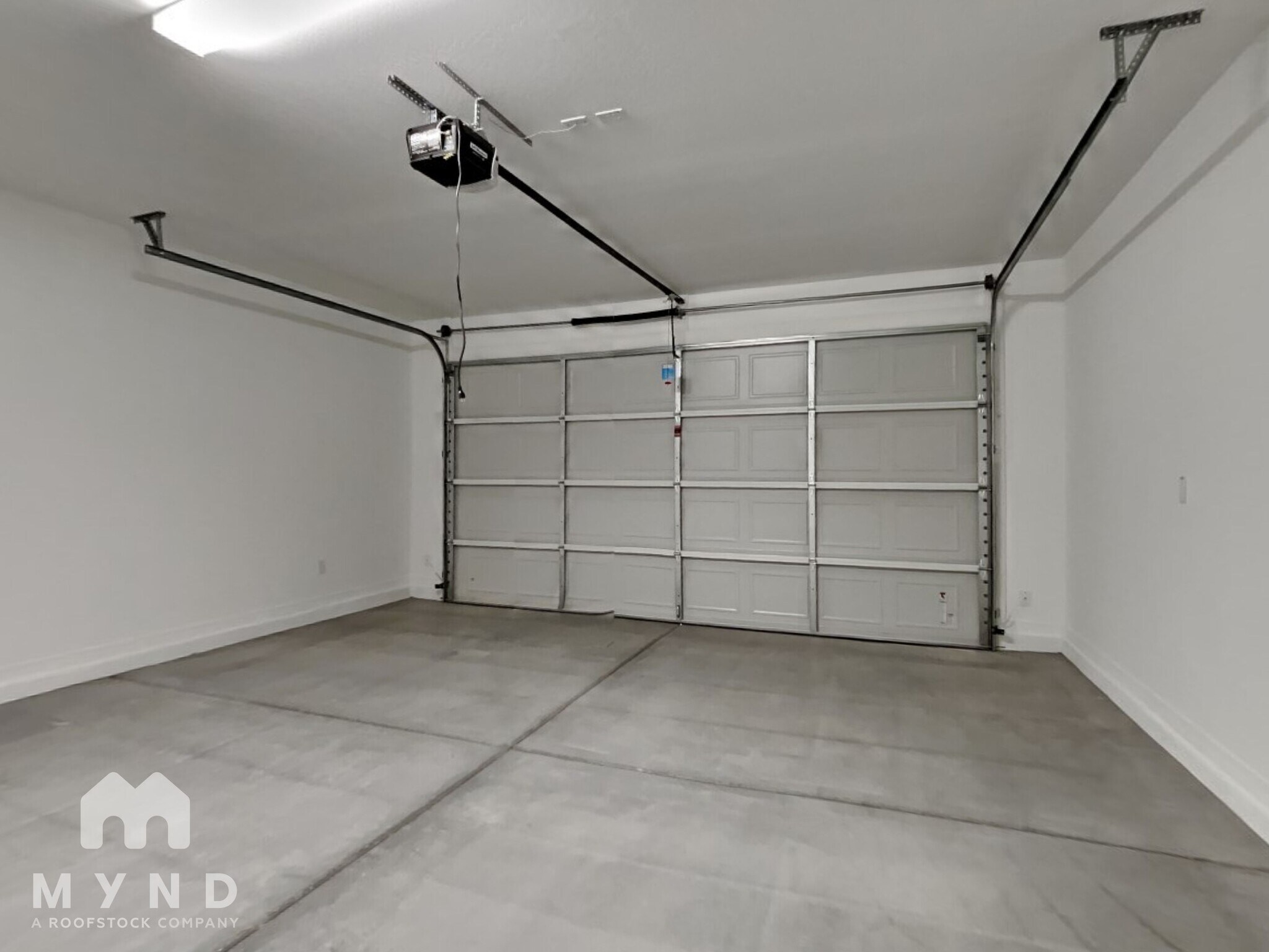 Building Photo - 9967 W Whitton Ave