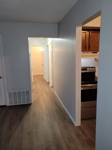 Building Photo - 90 Marchmont Dr