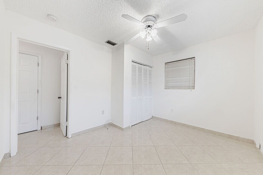 Building Photo - 9941 NW 27th St