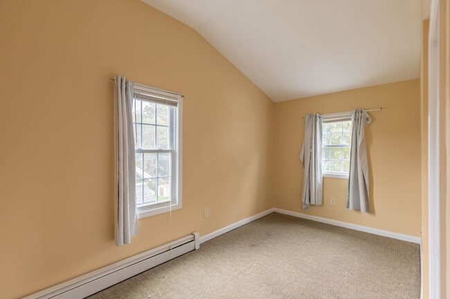 Building Photo - 4 Bedroom Single Family Cape