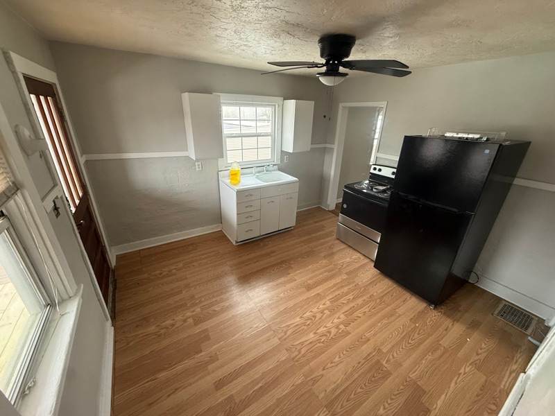 Building Photo - 127 May St