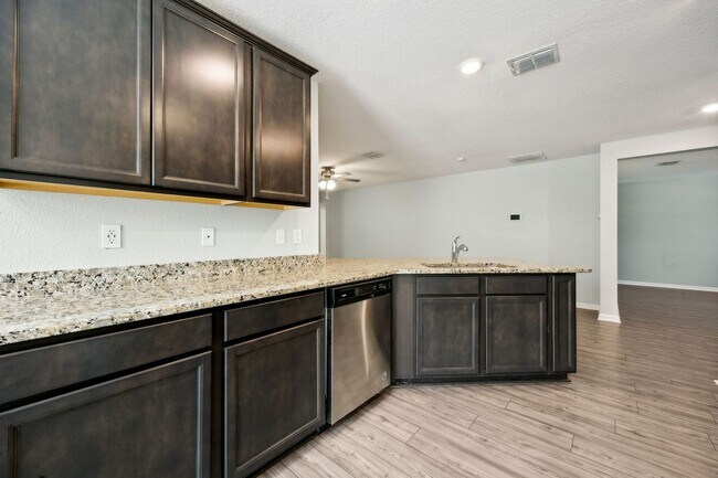 Building Photo - Adorable 3/2 in Lumber Creek