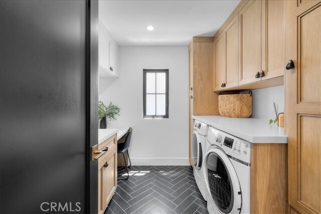 Building Photo - 554 S Helberta Ave