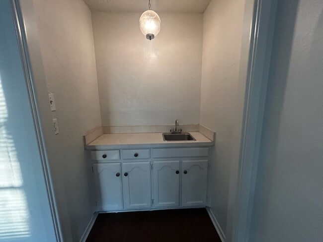 Building Photo - 2716 Sibley Dr