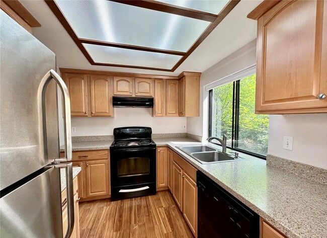 Building Photo - 2Bd/2Ba Kirkland Condo