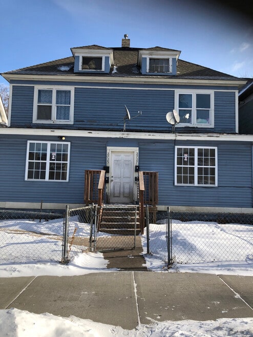 Building Photo - 2725 Bloomington Ave