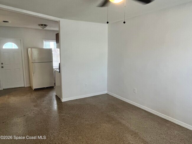 Building Photo - 1420 Avocado Ave