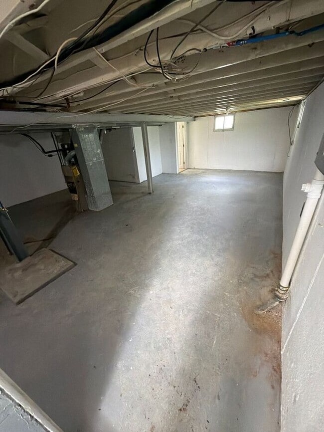 Building Photo - Charming 3-bedroom, 2-bathroom single-family