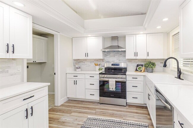 Building Photo - 956 Harbor Town Dr