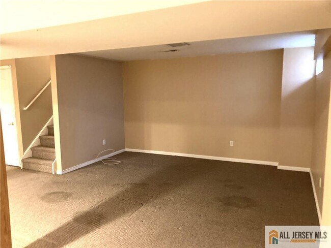 Building Photo - 212 Hawthorne Rd