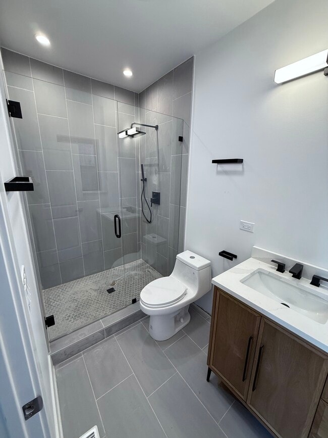 Building Photo - 2157 N Western Ave