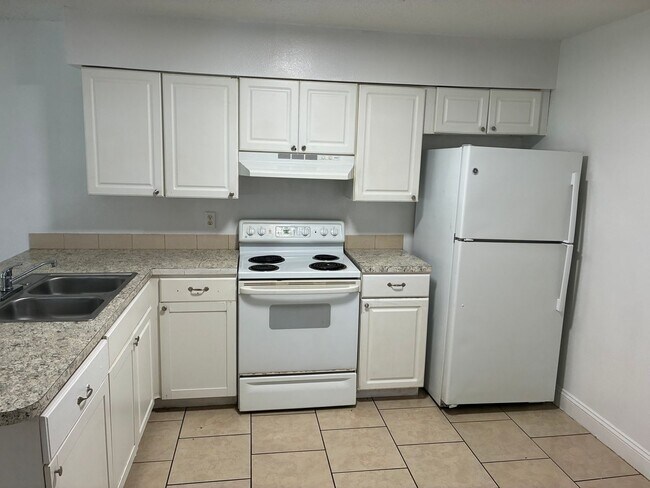Building Photo - 620-622 Pineville Ln