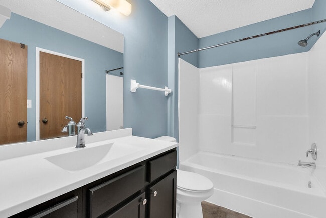 2nd Floor Full Bath - 28 Linwood Ave