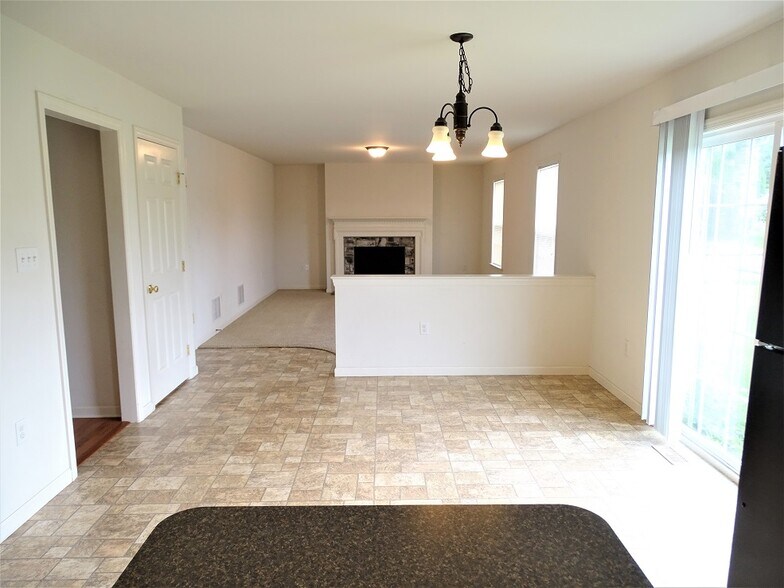 Building Photo - 641 Hamaker Rd