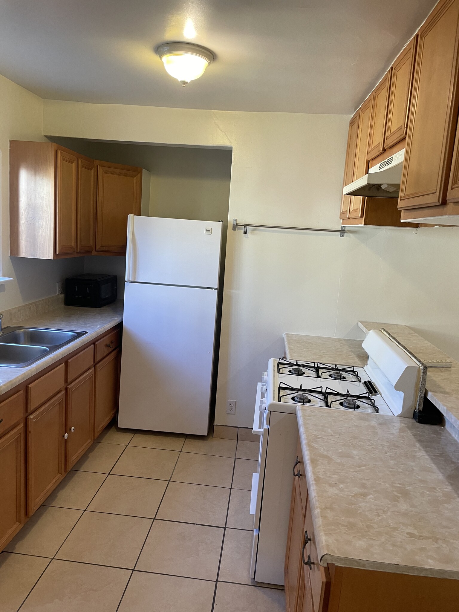 Kitchen - 5362 Monroe St