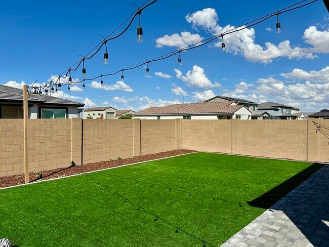 Building Photo - Fantastic Casa Vista home with 4 car garag...