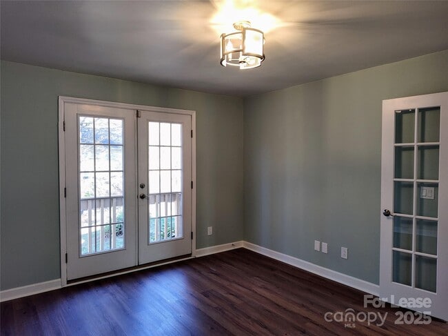 Building Photo - 5206 Dunrobin Ln