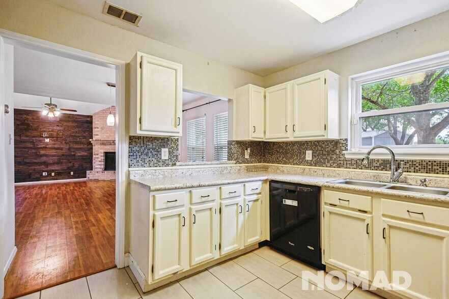 Building Photo - 2700 Cedar Ln