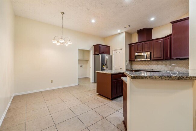 Building Photo - 10459 Parkside Dr