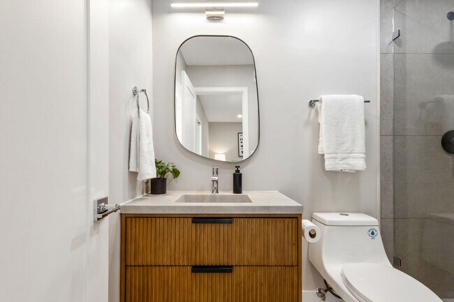 Building Photo - Beautifully Renovated 3 Bed/2 Bath Home in...