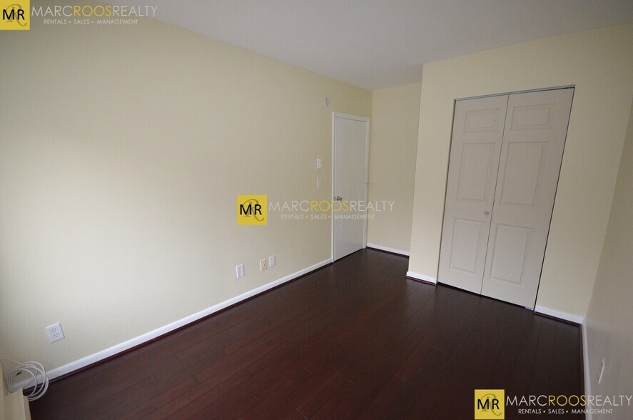 Building Photo - 132 Marginal St